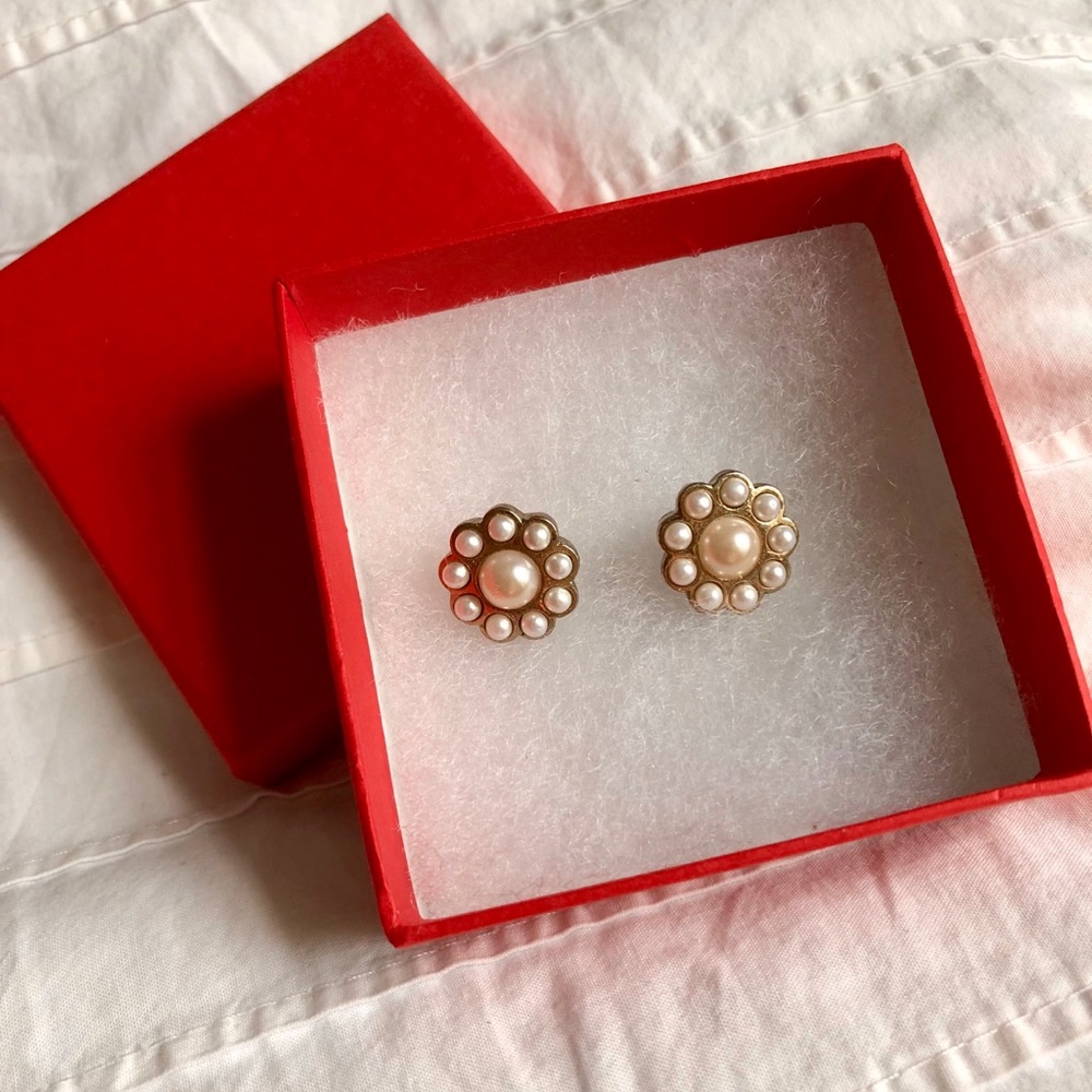 Pearl flower earrings